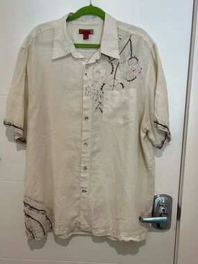 Guess Cream Short-Sleeve Button-Down Shirt with Floral Detail
